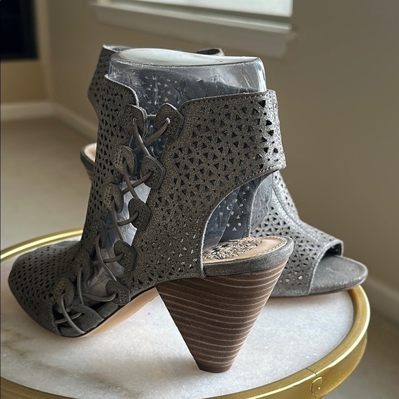 Vince Camuto Gray Peep-Toe Ankle Boots - Size 7.5 Wide - Picture 14 of 15